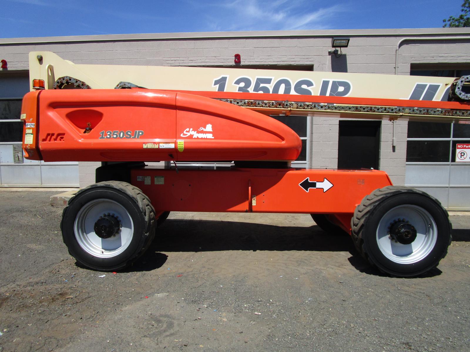 JLG 1350SJP, 135 FT TELESCOPIC ULTRA BOOM LIFT WITH JIB, 4X4, AERIAL